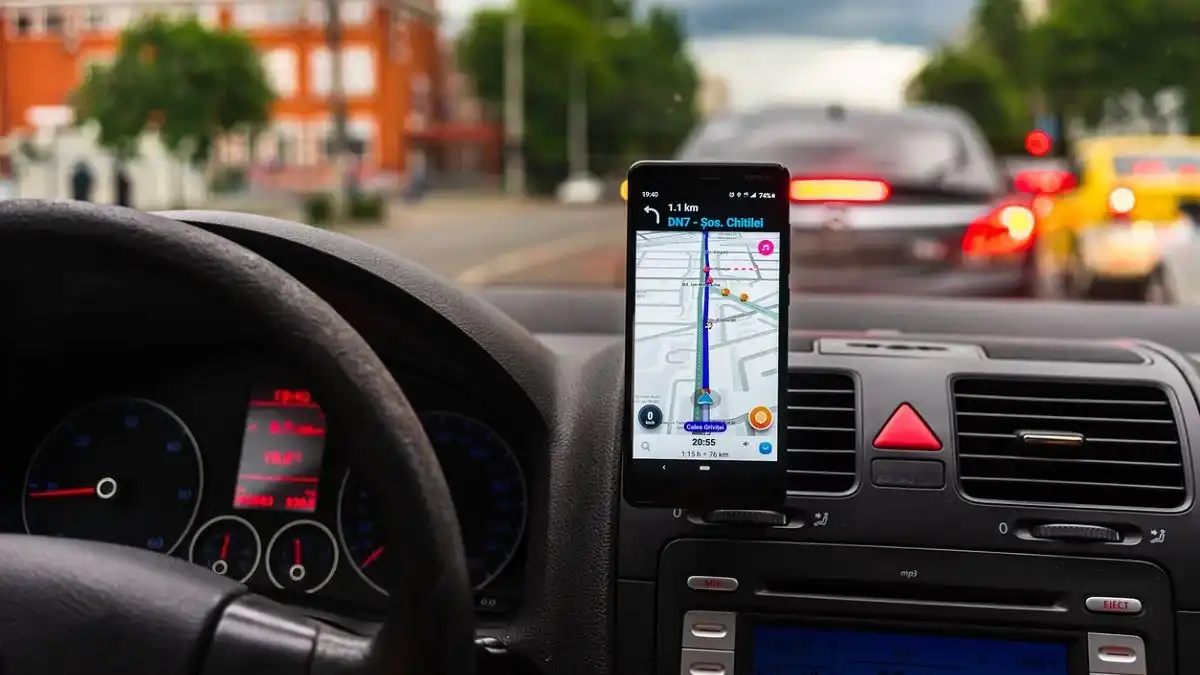 Tutti lo usano, ma questa funzione di Waze potrebbe costarvi 1.500 euro di multe