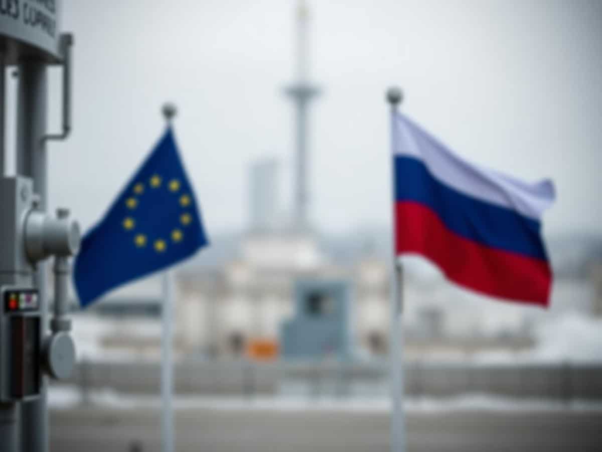 Nuove sanzioni alla Russia: tetto al greggio a 45 dollari e stop a Swift anche per le banche estere nel 18esimo pacchetto Ue