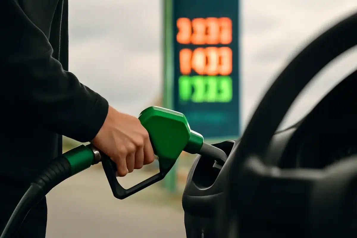 Caro carburanti: governo pronto a prolungare lo sconto sulle accise, intervento mirato in arrivo