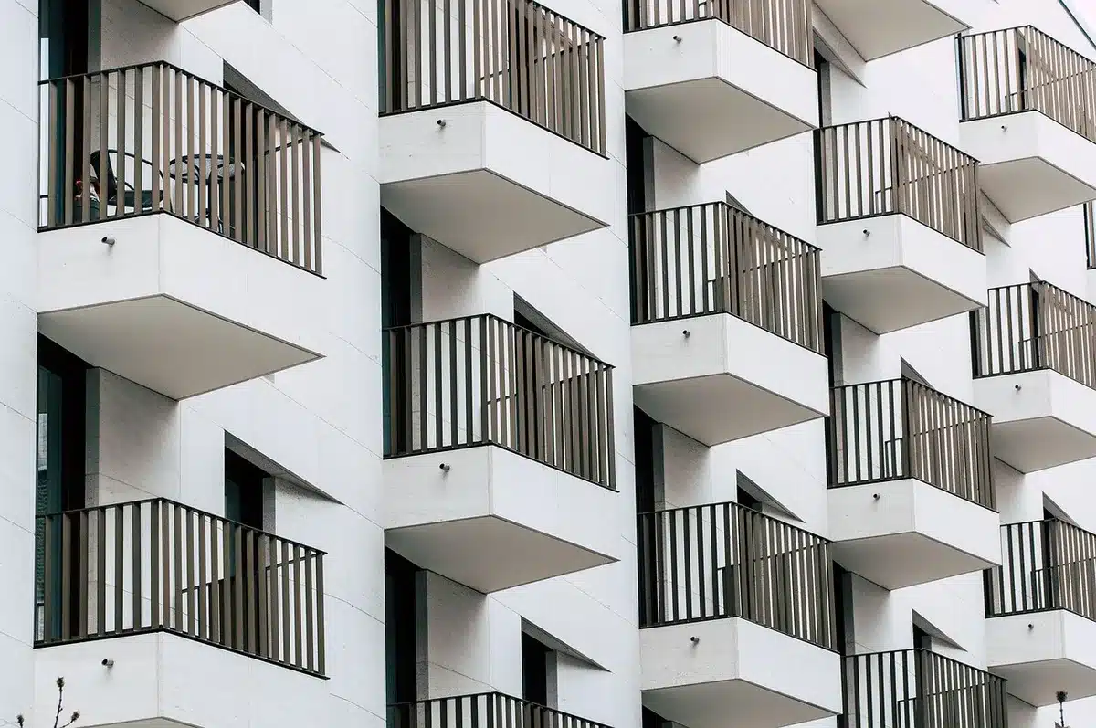 Scala interna che collega due livelli di un appartamento unificato